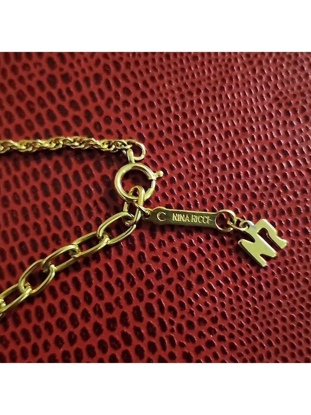 Nina Ricci Gold Tone Rhinestone pendant signed - Picture 14 of 14